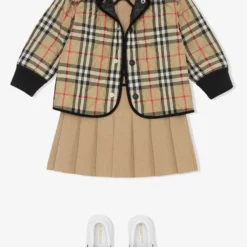Børn Burberry Kids Diamantquiltet Jakke Med Vintage Ternet Mønster 7 Børn Burberry Kids Diamantquiltet Jakke Med Vintage Ternet Mønster -Stella shop 14696135 23314502 1000