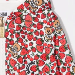 Børn Moschino Kids Denimjakke Med Jordbærtryk 5 Børn Moschino Kids Denimjakke Med Jordbærtryk -Stella shop 17938490 37824499 1000