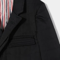 Børn Thom Browne Kids Frakke Med Hakket Krave 5 Børn Thom Browne Kids Frakke Med Hakket Krave -Stella shop 18569714 40547776 1000