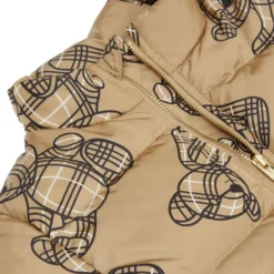 Børn Burberry Kids Dunjakke Med Thomas Bear-tryk 7 Børn Burberry Kids Dunjakke Med Thomas Bear-tryk -Stella shop 18825675 40874442 1000