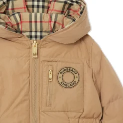 Børn Burberry Kids Vendbar Dunfrakke Med Hætte 6 Børn Burberry Kids Vendbar Dunfrakke Med Hætte -Stella shop 19450998 43387751 1000